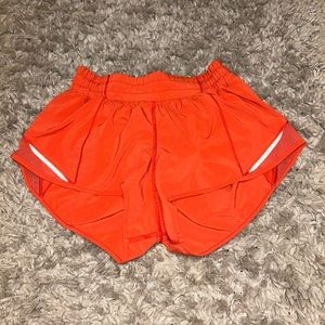 Lulu lemon Hotty Hot Low-Rise Lined Short 2.5”